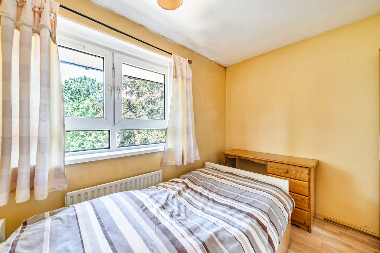 16 Castlecombe Drive, London, photo 4