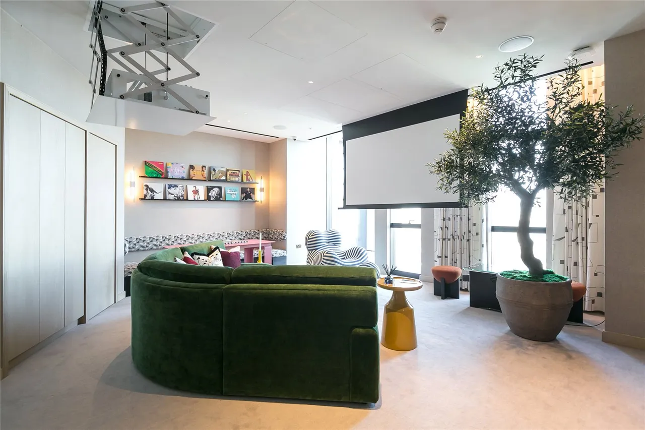 Nine Elms Lane, Nine Elms, SW8, photo 27