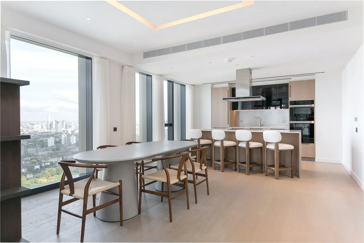 Nine Elms Lane, Nine Elms, SW8, photo 9