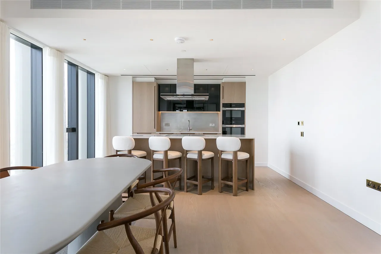 Nine Elms Lane, Nine Elms, SW8, photo 10