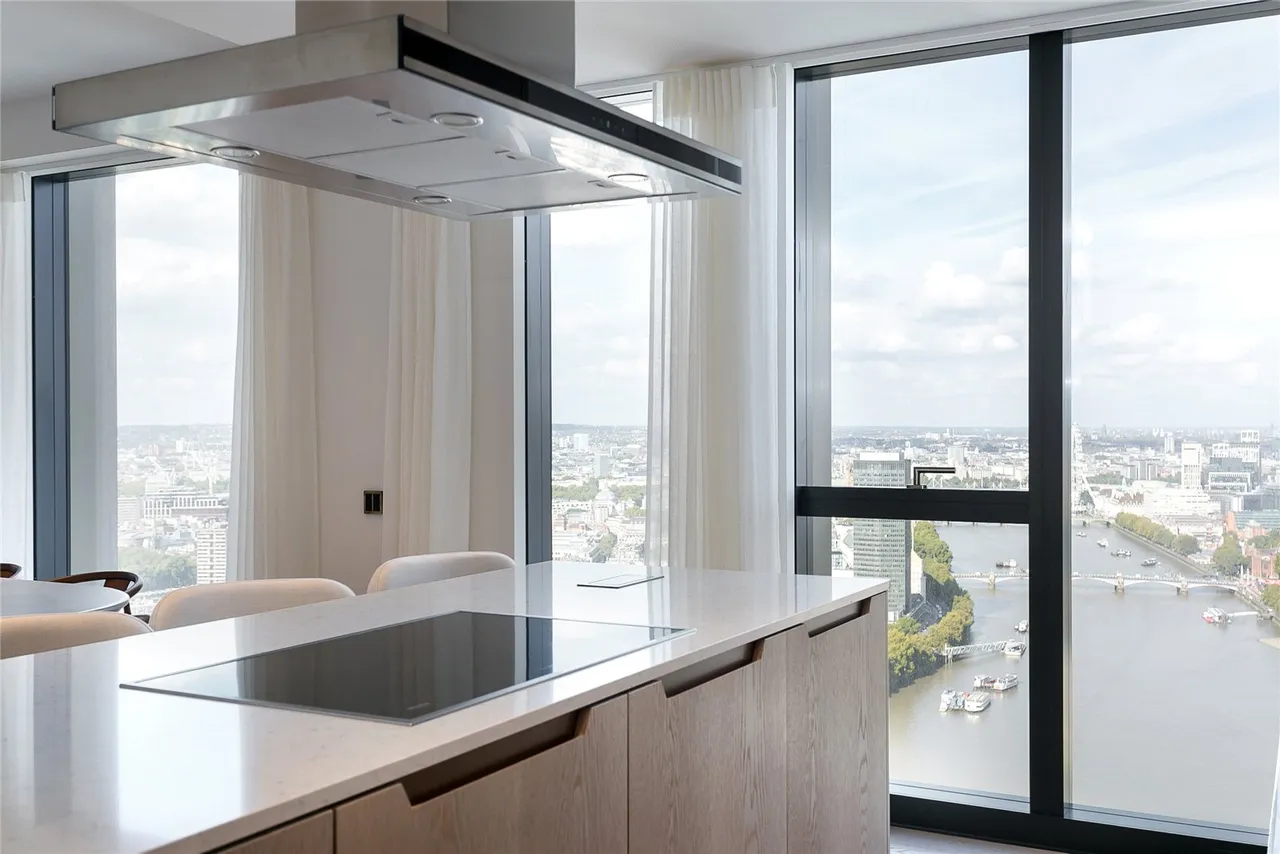 Nine Elms Lane, Nine Elms, SW8, photo 3