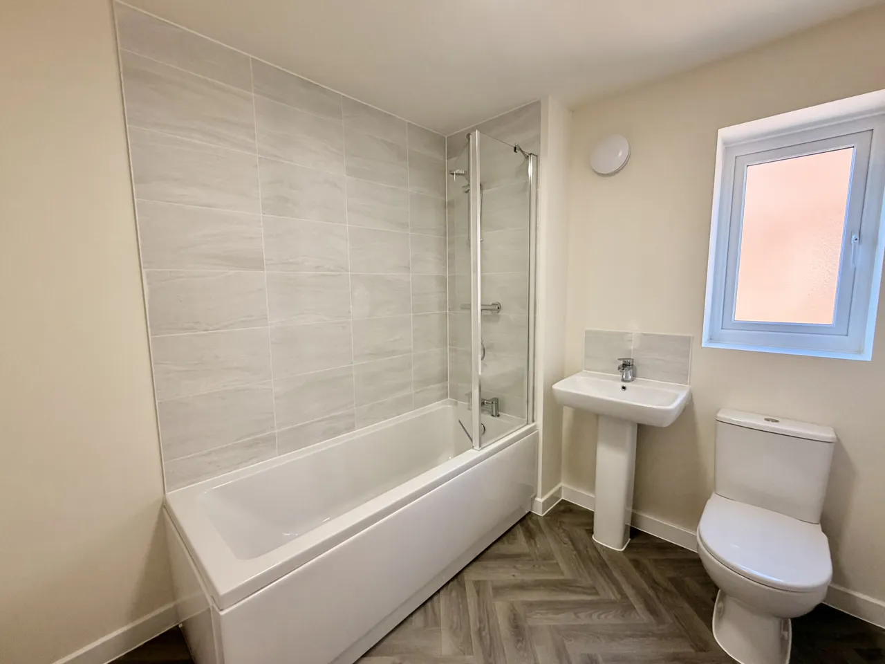 Hamilton Way, Blackburn, photo 9