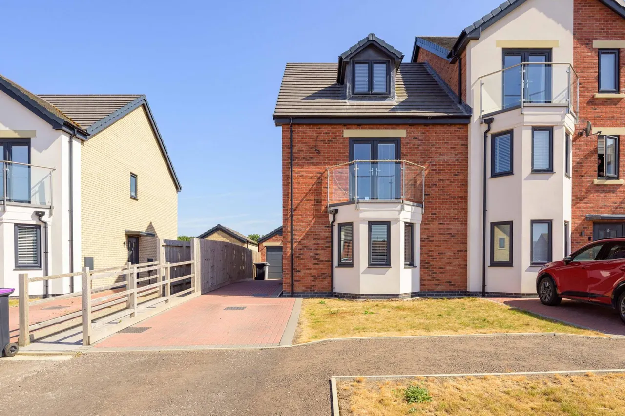 4 bed house for sale, Greenland Square, Skegness, PE25