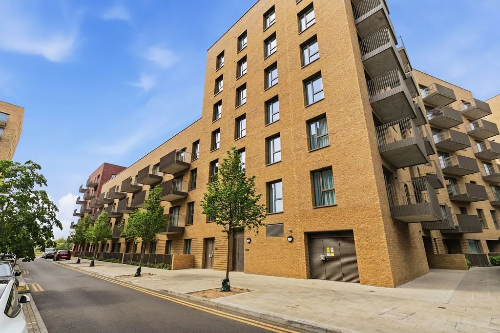 Civic Street, London, TW3, photo 2