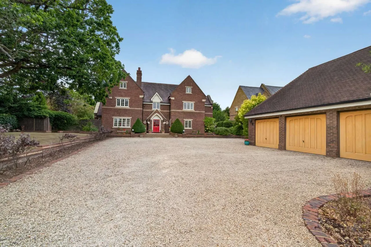 Gilston Park, Hertfordshire, CM20 2RG, photo 2
