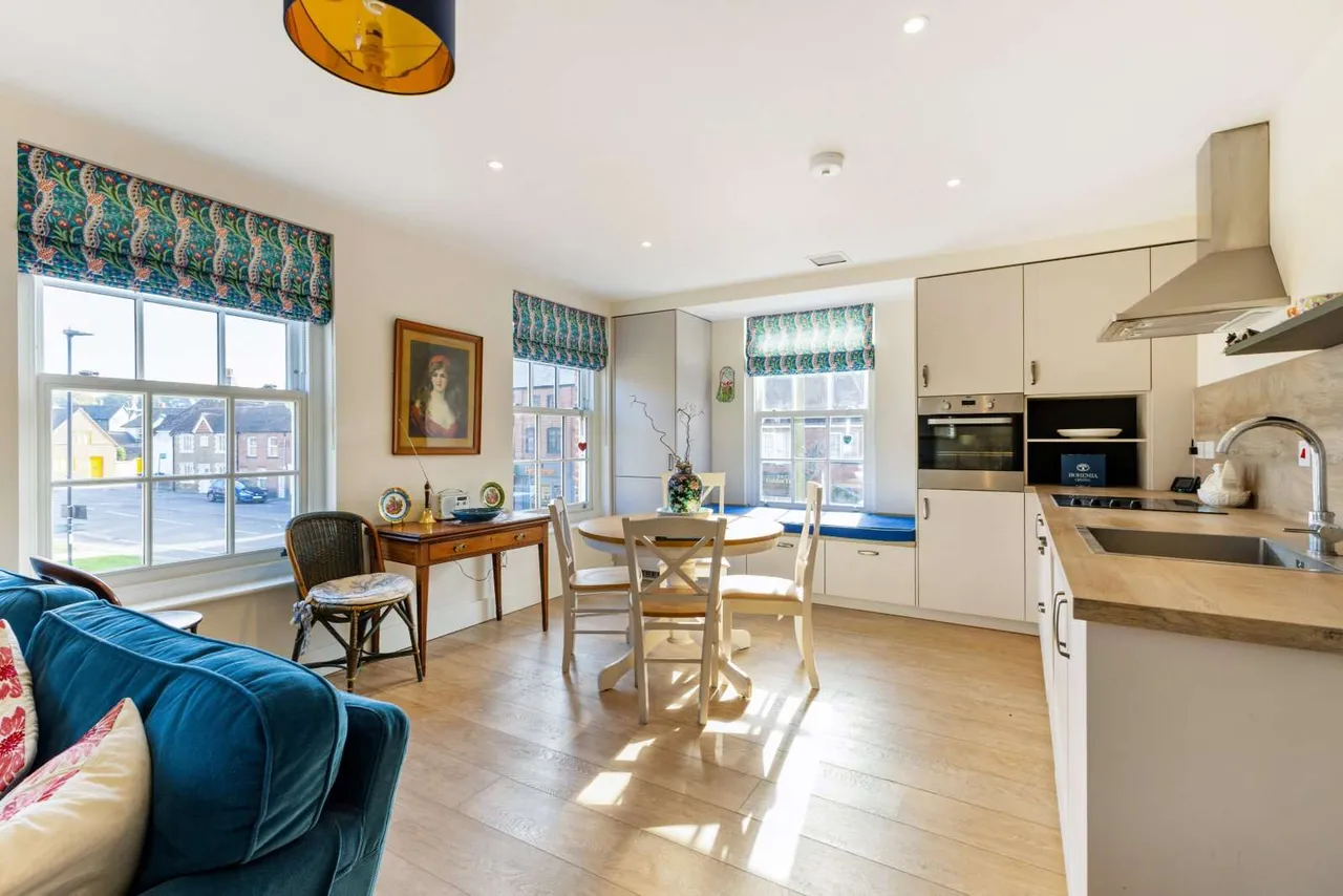 Bepton Road, Midhurst, West Sussex, GU29 9LZ, photo 2