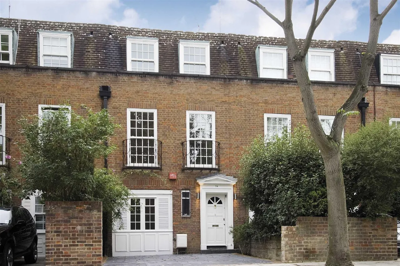 3 bed house for sale — Belsize Road, Swiss Cottage, London, NW6 4RD