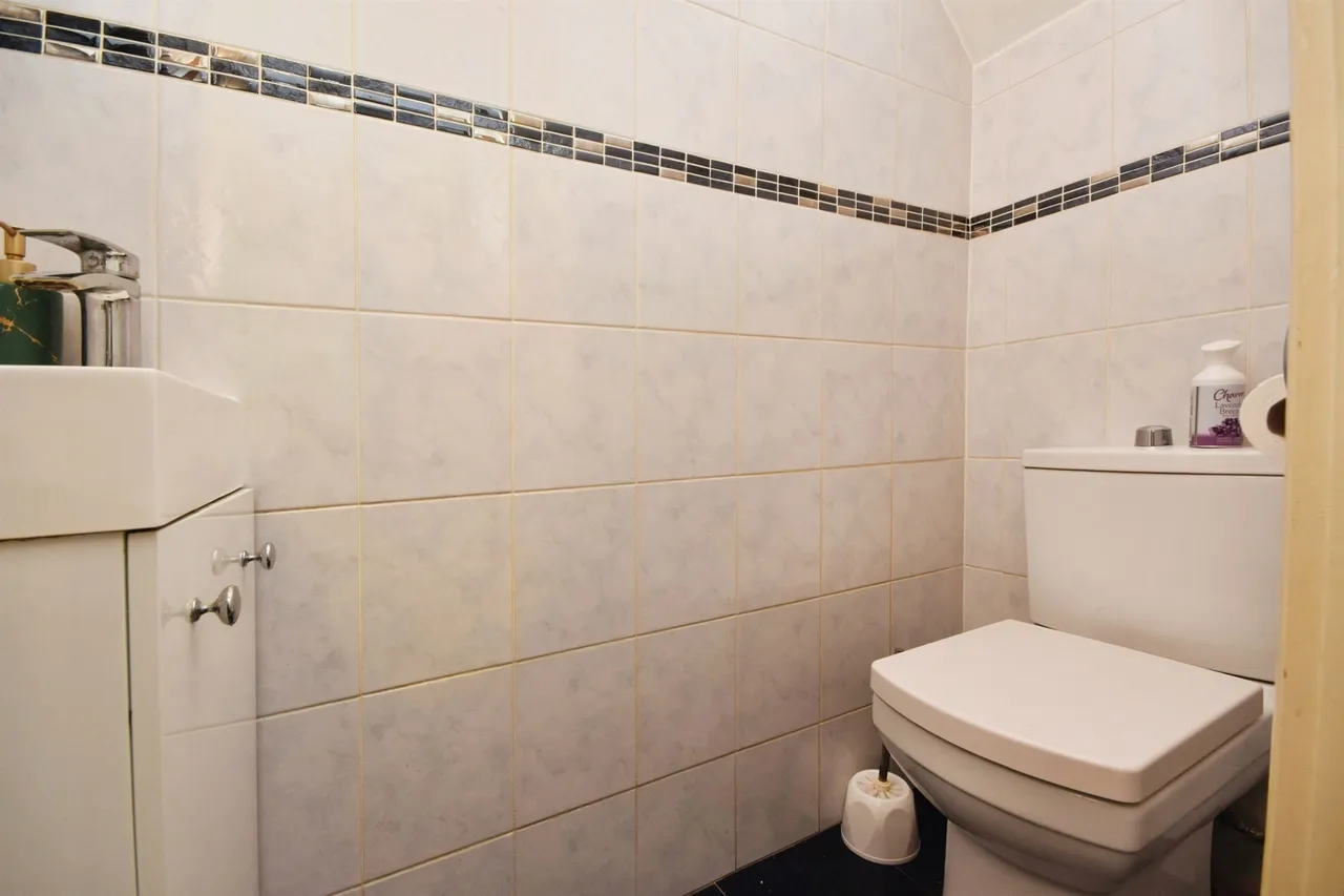 Eastern Avenue East, Romford, RM2, photo 9