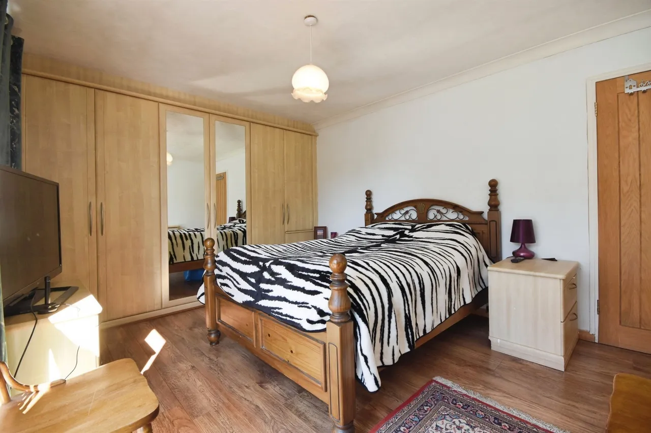 Eastern Avenue East, Romford, RM2, photo 11