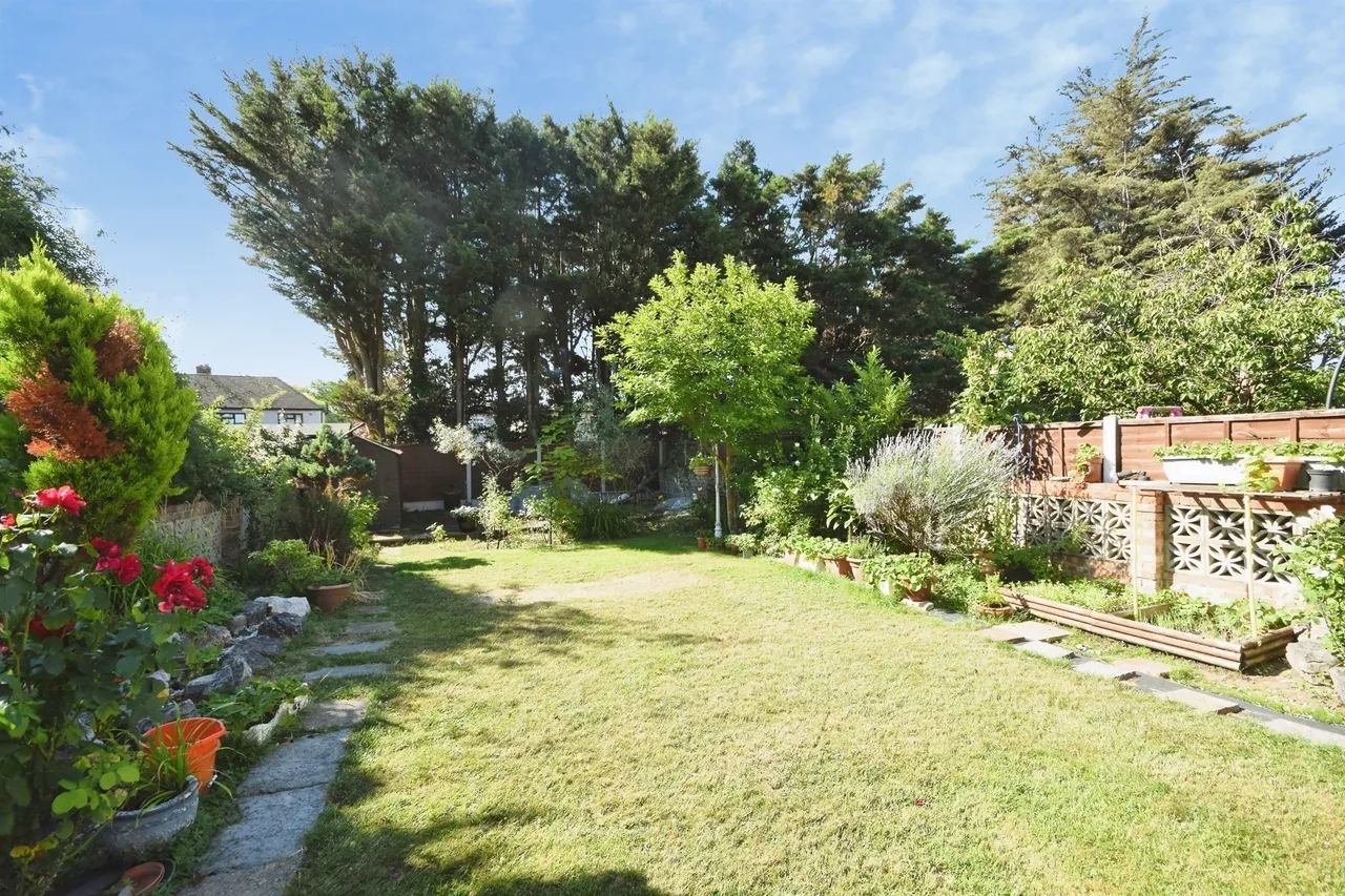 4 bed house for sale, Eastern Avenue East, Romford, RM2