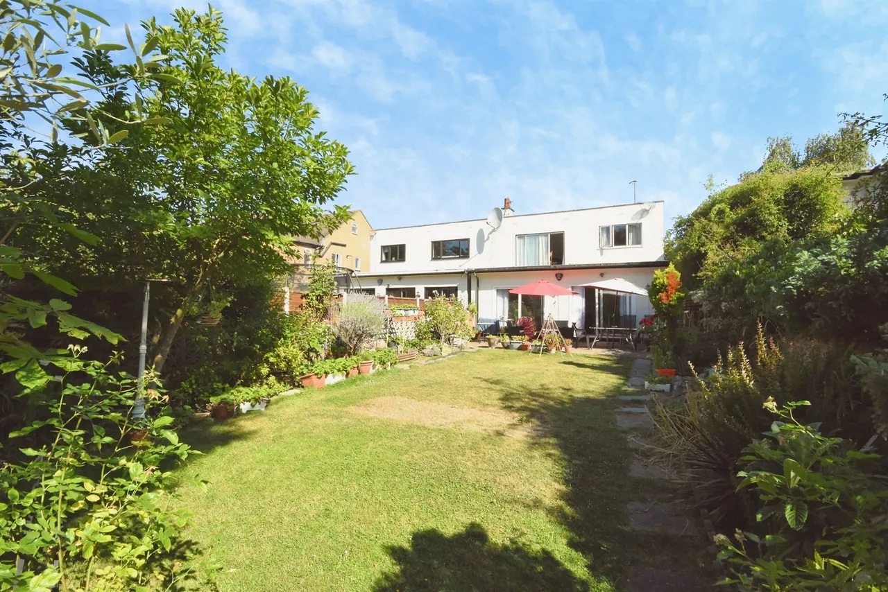Eastern Avenue East, Romford, RM2, photo 17