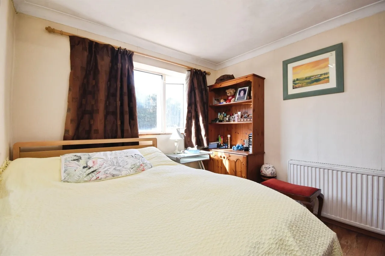 Eastern Avenue East, Romford, RM2, photo 15