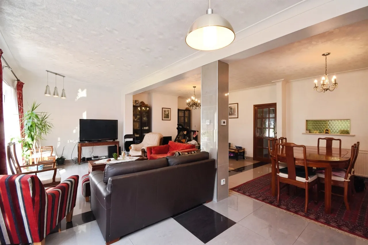 Eastern Avenue East, Romford, RM2, photo 4