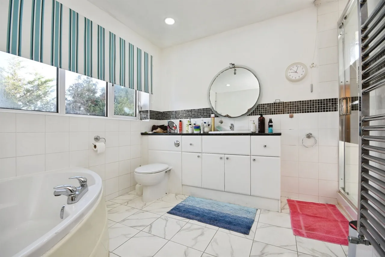 Eastern Avenue East, Romford, RM2, photo 14
