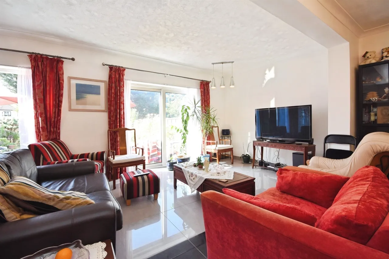 Eastern Avenue East, Romford, RM2, photo 6