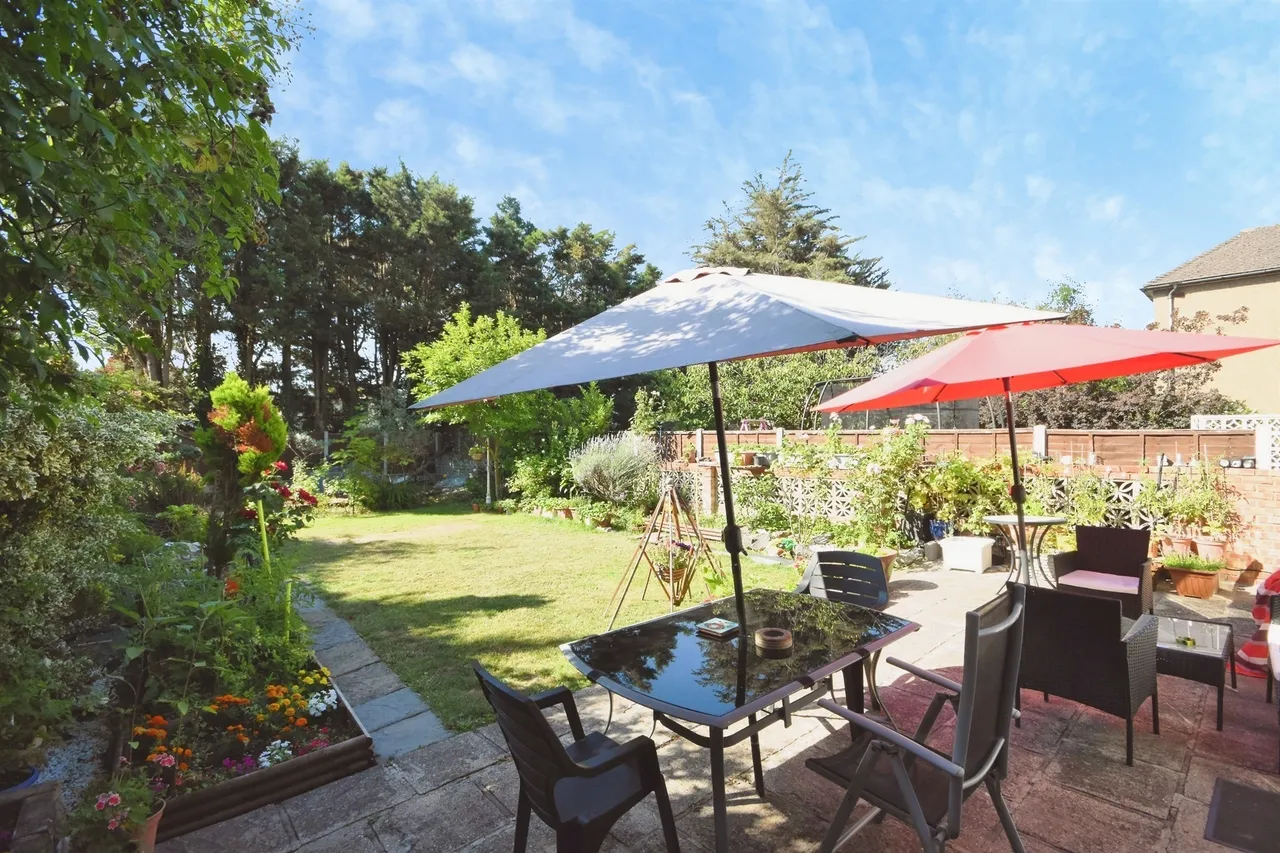 Eastern Avenue East, Romford, RM2, photo 18