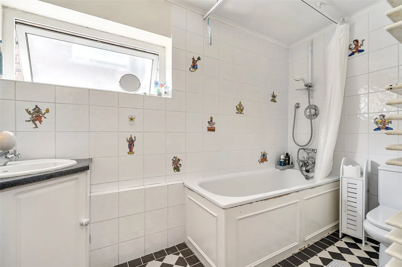 Cedar Court, Haslemere, GU27, photo 8