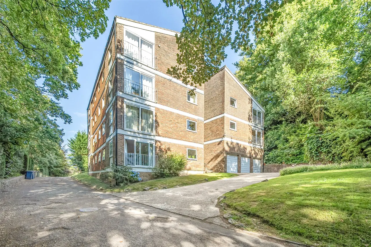 Cedar Court, Haslemere, GU27, photo 9