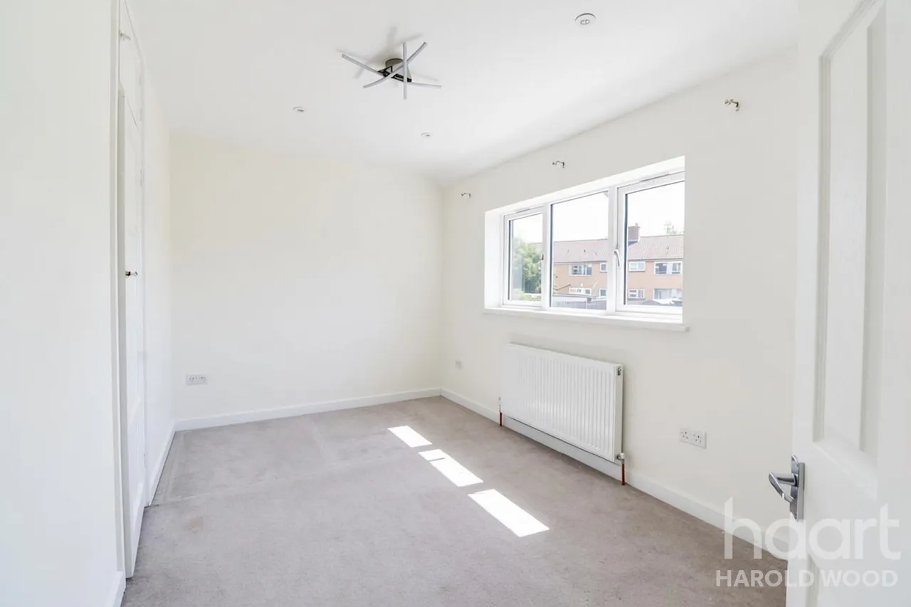 Hailsham Road, Harold Hill, RM3, photo 6