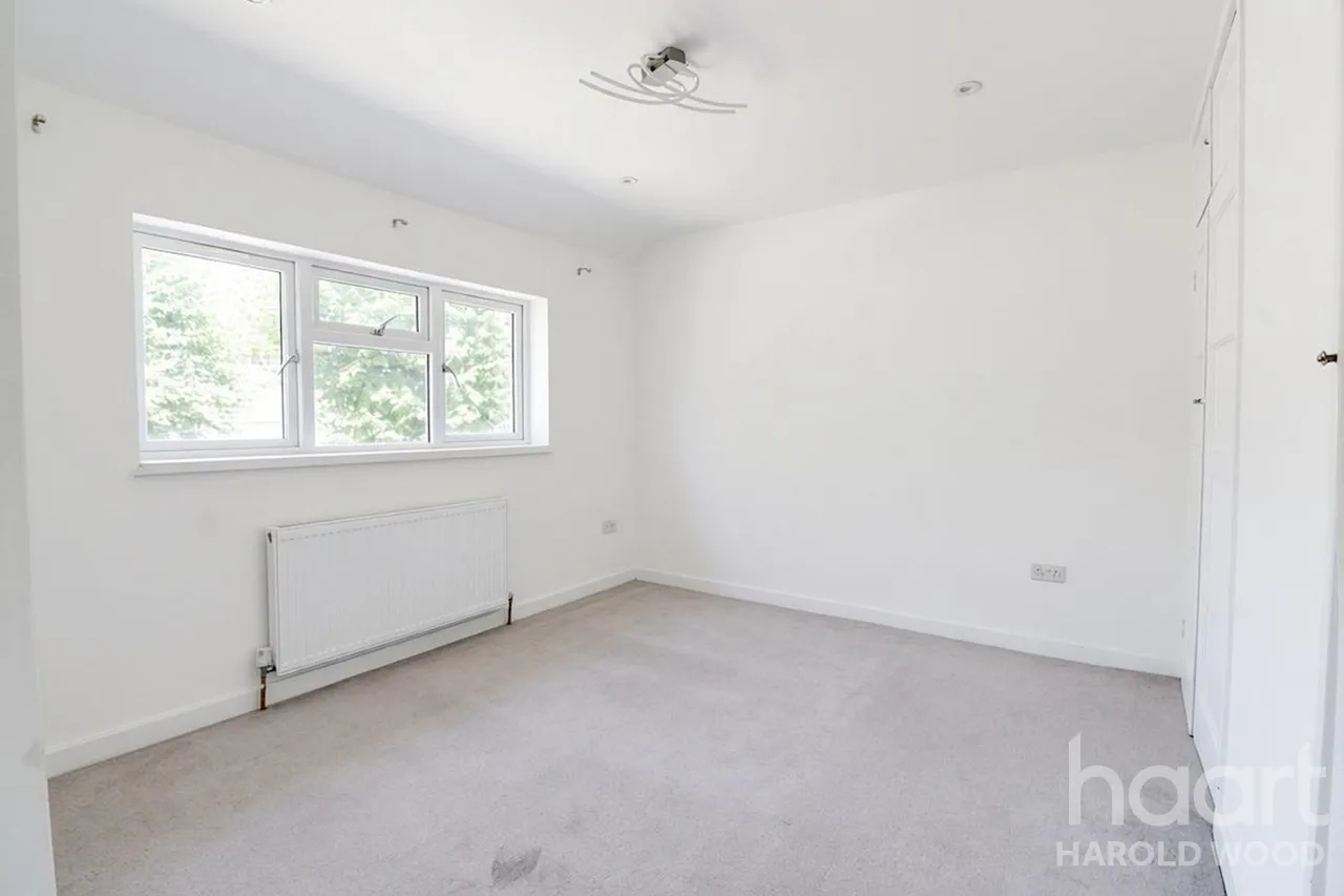 Hailsham Road, Harold Hill, RM3, photo 8