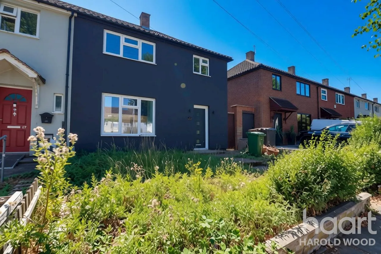 3 bed house for sale, Hailsham Road, Harold Hill, RM3