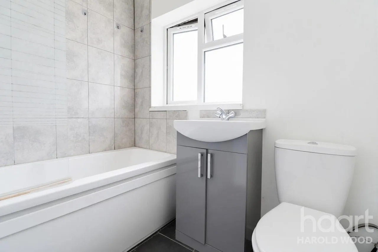 Hailsham Road, Harold Hill, RM3, photo 5