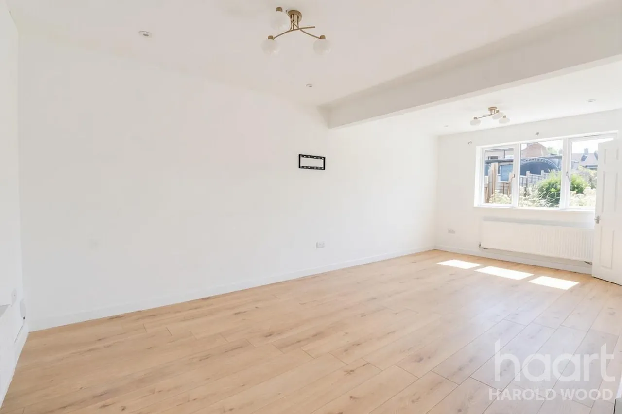 Hailsham Road, Harold Hill, RM3, photo 2