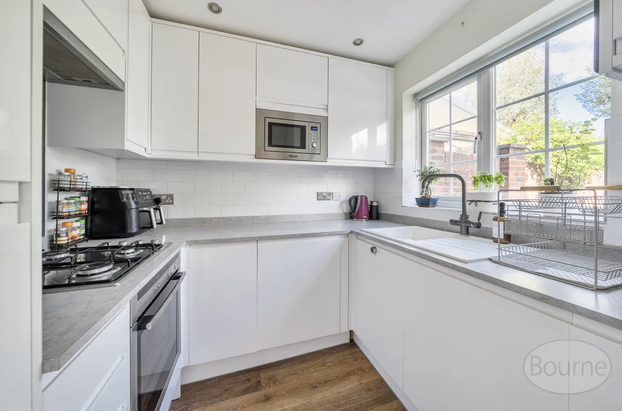 Mandeville Close, Guildford, GU2, photo 8