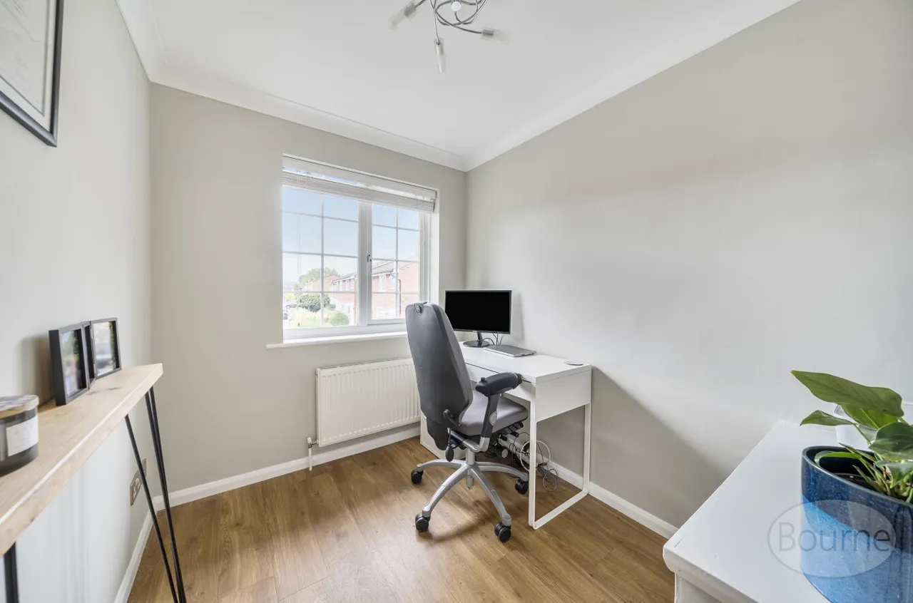 Mandeville Close, Guildford, GU2, photo 13