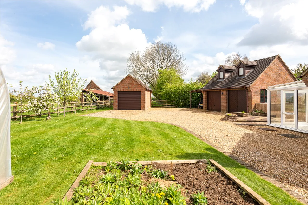 Ivy Lane, Stewkley, LU7, photo 3