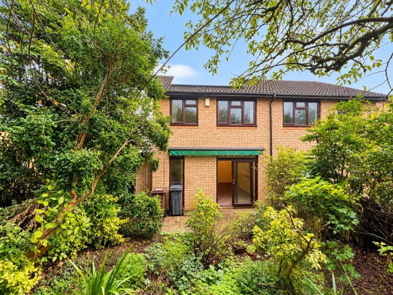 Shutehay Drive, Cam, GL11, photo 6