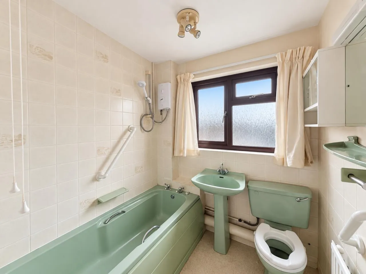 Shutehay Drive, Cam, GL11, photo 8