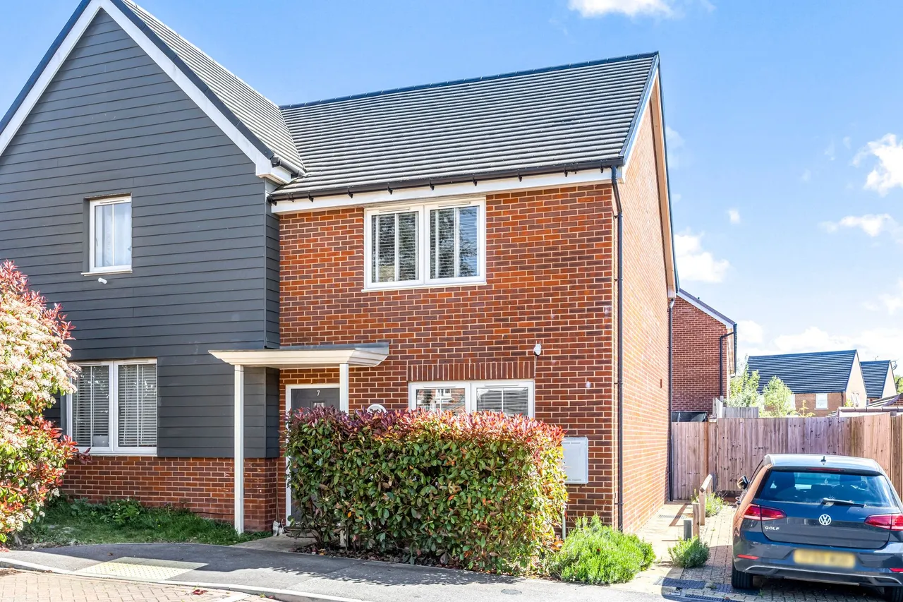 2 bed property for sale, Alma Copse, Haywards Heath, RH16