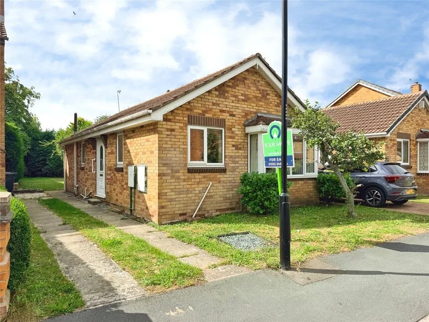 2 bed house for sale — Sunningdale Close, Doncaster, South Yorkshire, DN4