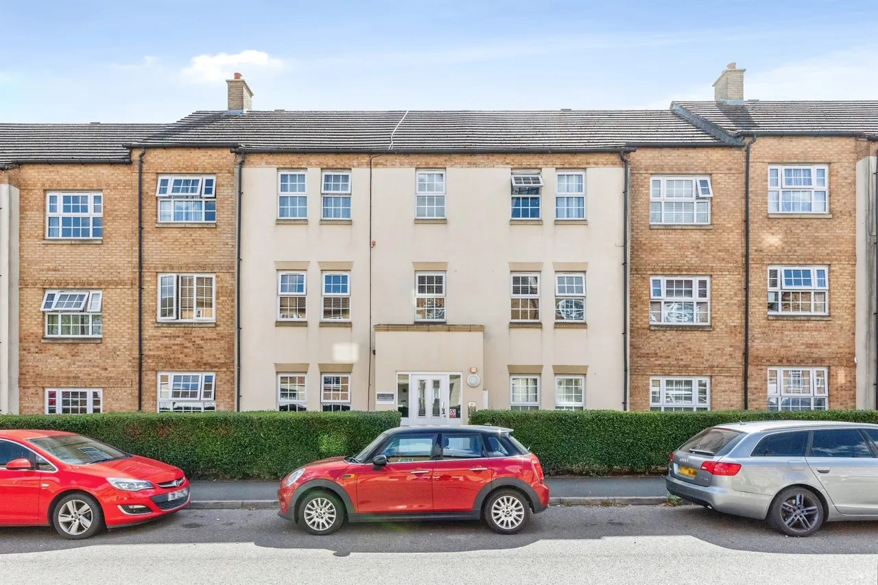 2 bed flat for sale, Finney Drive, Grange Park, NN4
