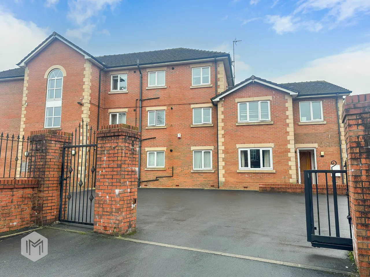 2 bed flat for sale — Minton Court Hough Street, Bolton, BL3 4LS