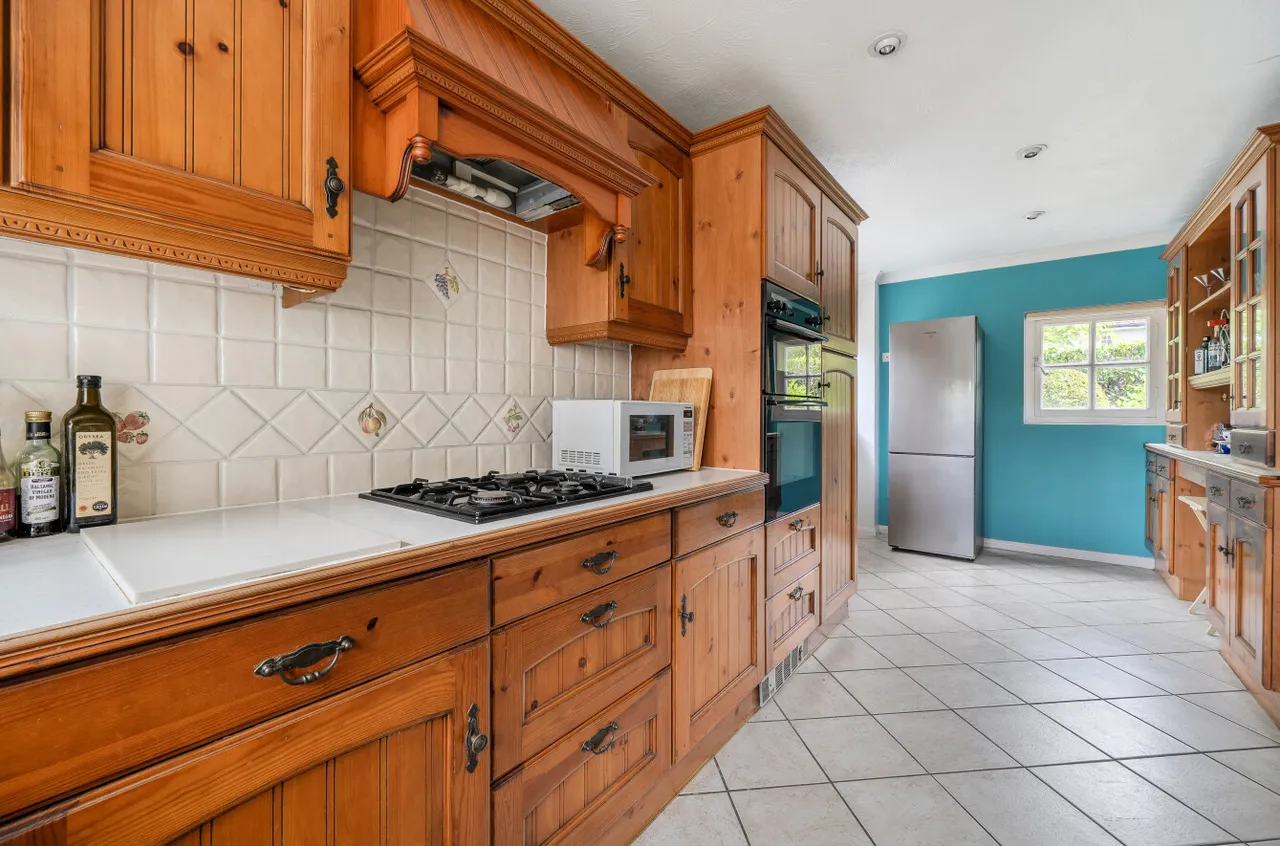 Crawley Ridge, Camberley, Surrey, GU15 2AD, photo 10