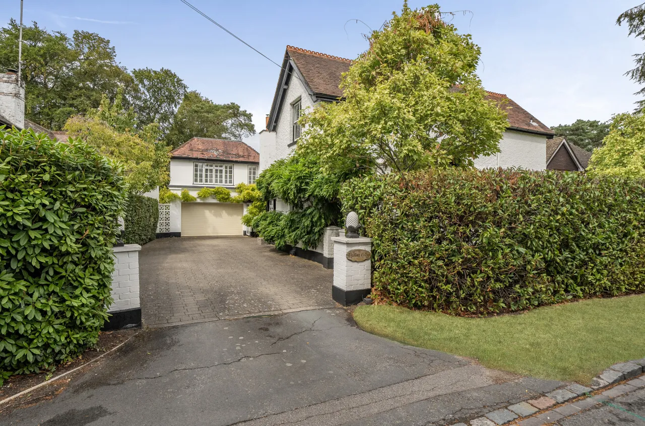 Crawley Ridge, Camberley, Surrey, GU15 2AD, photo 2