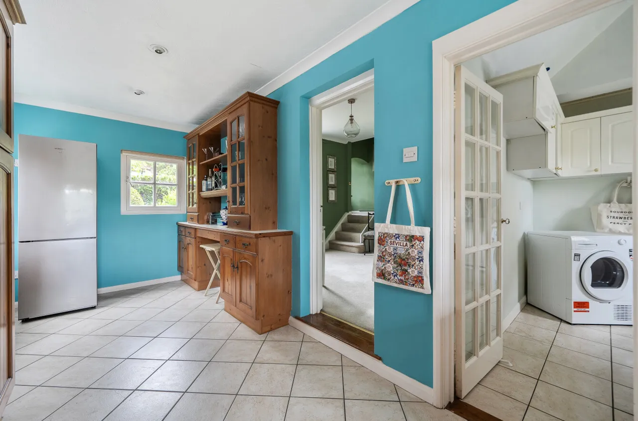 Crawley Ridge, Camberley, Surrey, GU15 2AD, photo 9