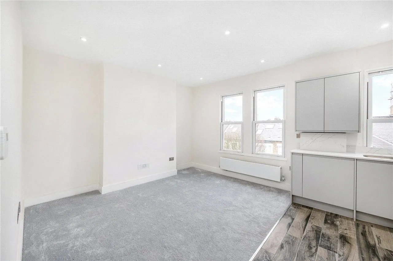 Davisville Road, London, W12, photo 2