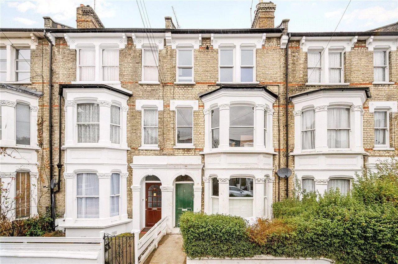 2 bed flat for sale, Davisville Road, London, W12
