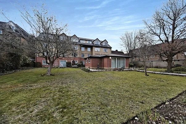 Brighton Road, South Croydon, CR2, photo 5