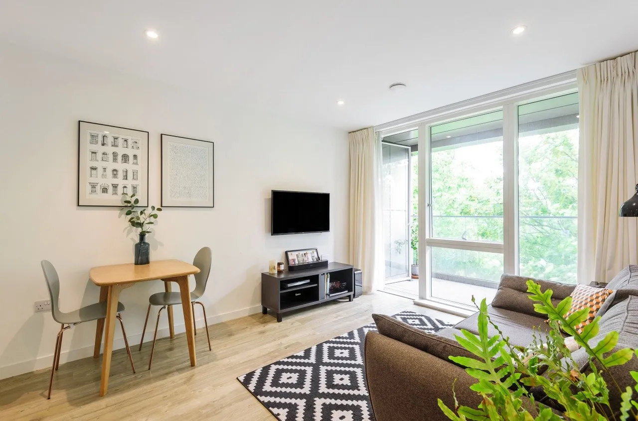 2 bed flat for sale — Woods Road, SE15
