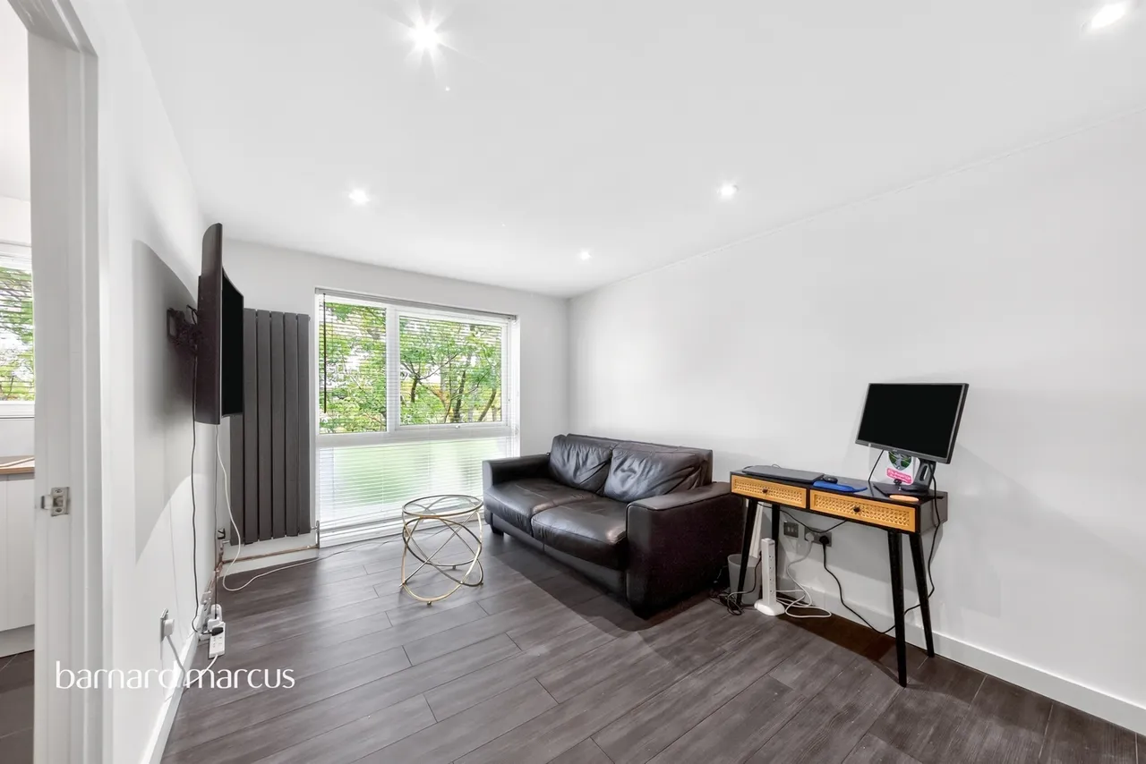 Poplar Grove, London, N11, photo 9