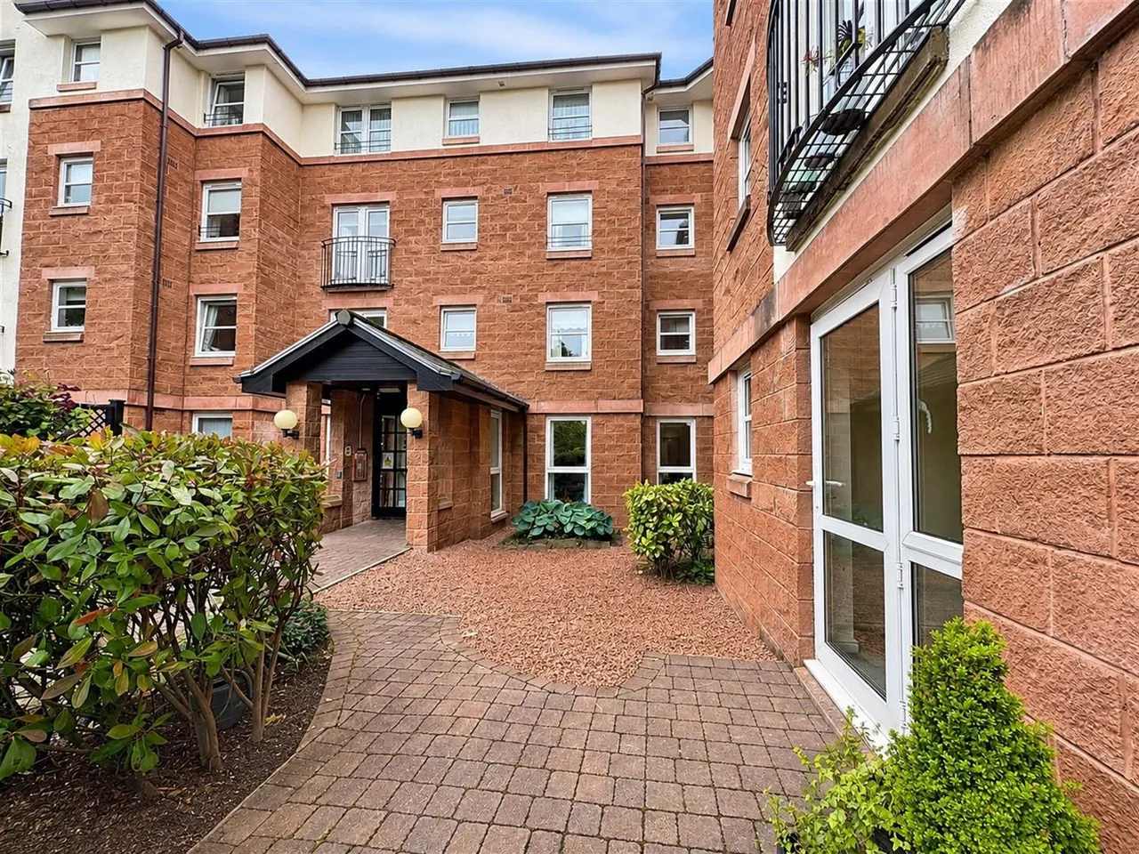 Castle Court, Bothwell, South Lanarkshire, G71 8PD, photo 13