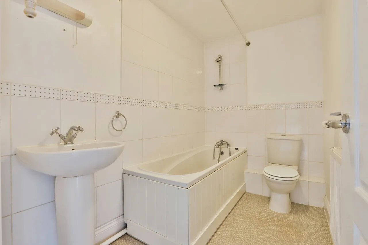St. Georges Drive, Knighton Heath, BH11, photo 10