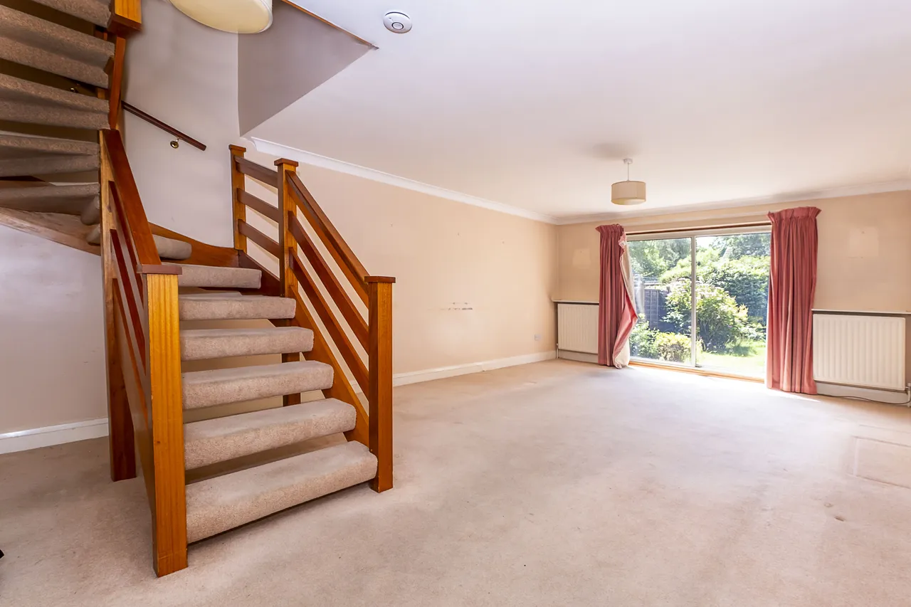 Longford Close, Hampton, TW12, photo 2