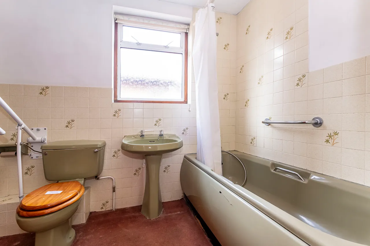 Longford Close, Hampton, TW12, photo 9