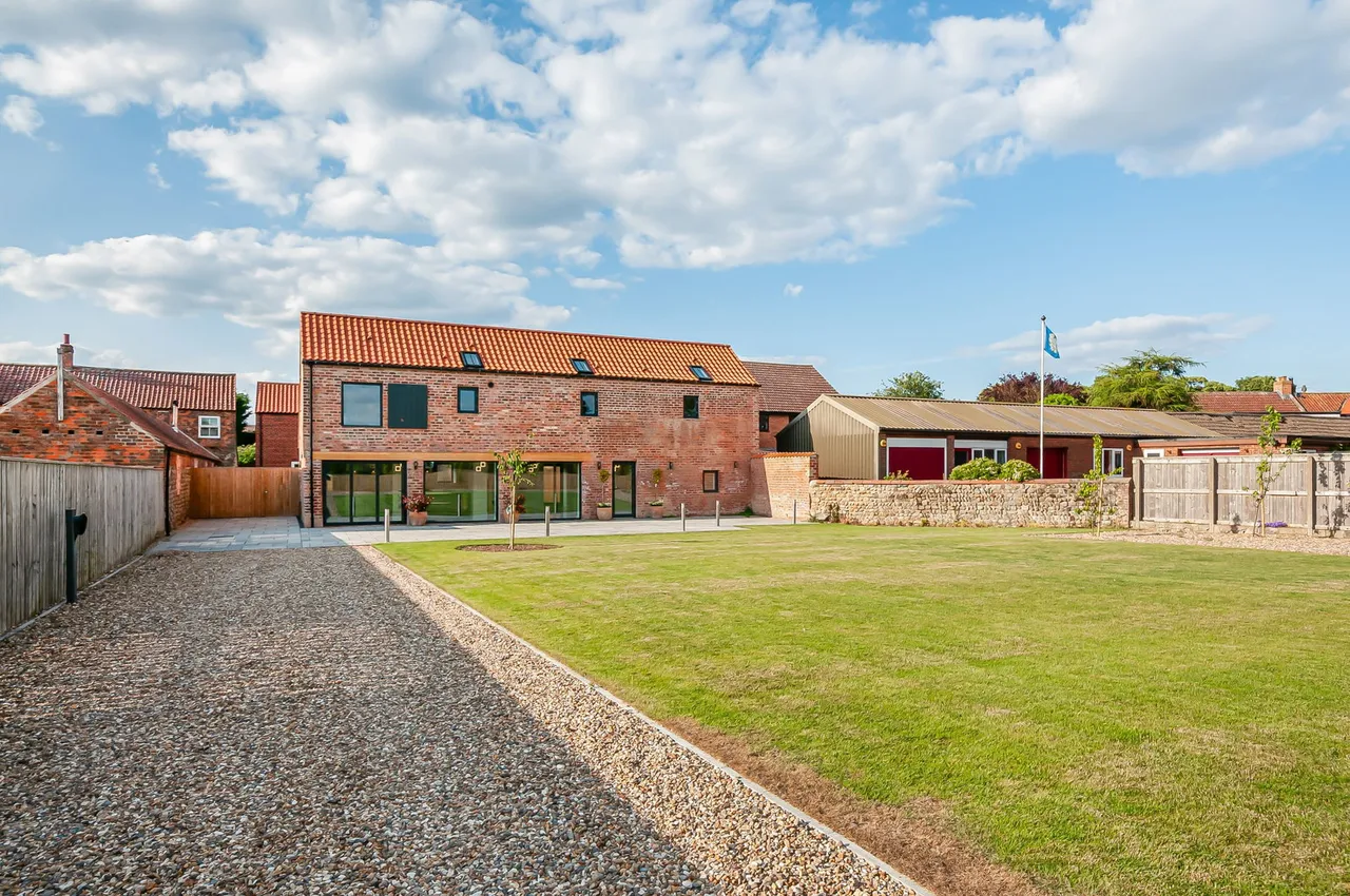 The Hay Barn, Bewholme Road, Atwick YO25, photo 2