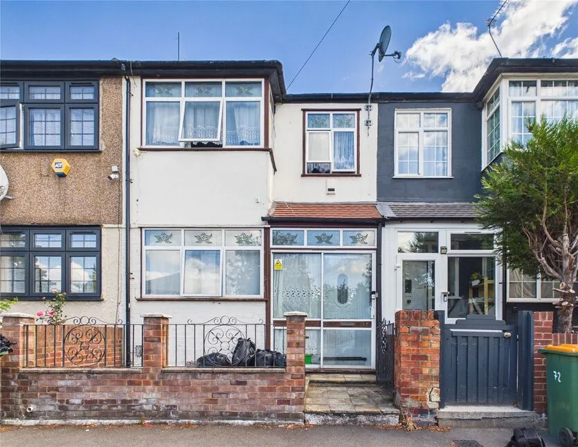 3 bed house to rent — Baxter Road, London, E16